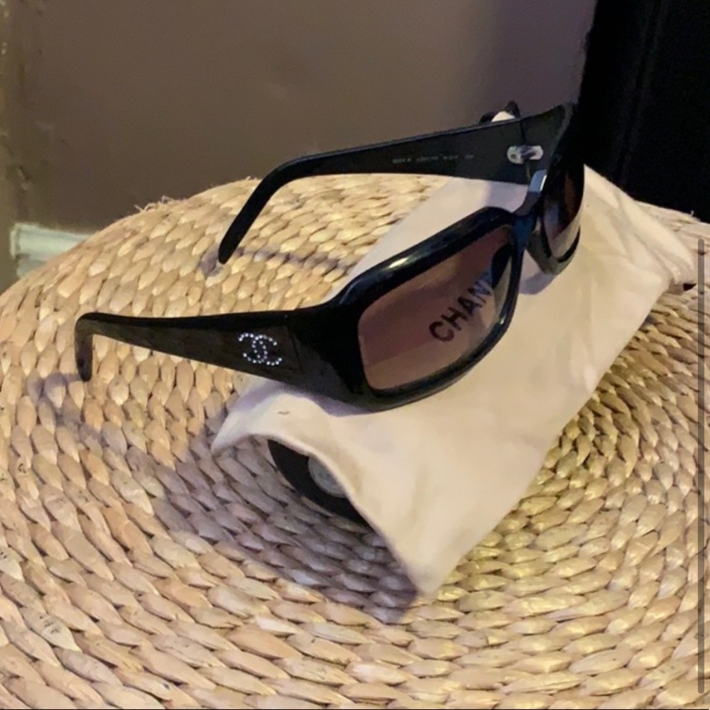 Authentic Chanel - Picture 2 of 3